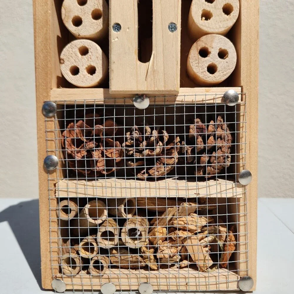 Insect Motel Hotel Garden Decor Mason Bee Home Ladybugs Cedar Wood Wooden Butter